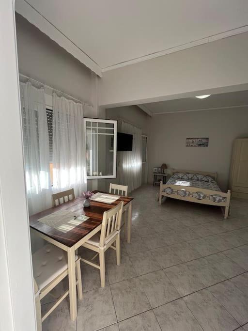 Studio Apartment In Nea Karvali Kültér fotó